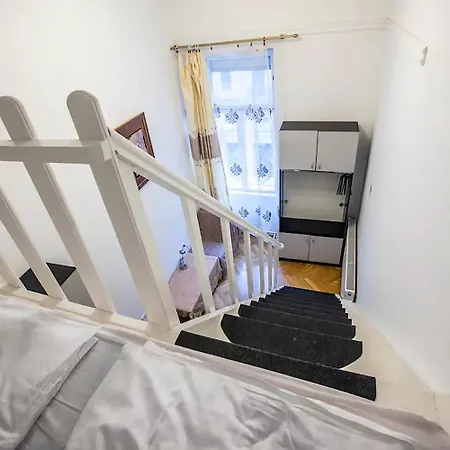 Centre Sunshine Bedroom Season 5 Budapest