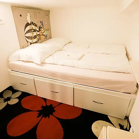 Centre Sunshine Bedroom Season 5 Apartment *