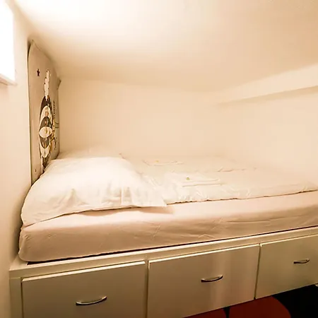 Apartment Centre Sunshine Bedroom Season 5