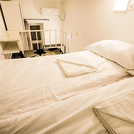 Apartment Centre Sunshine Bedroom Season 5 *