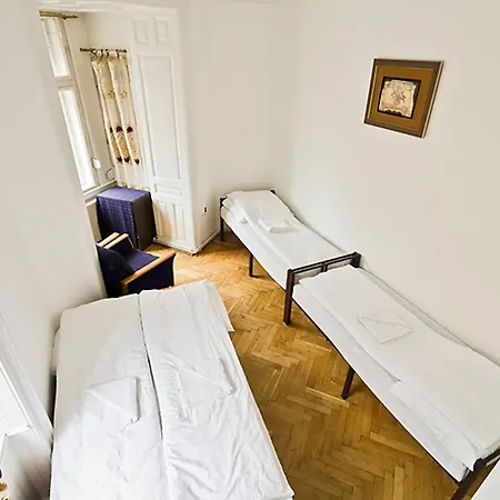 Centre Sunshine Bedroom Season 5 * Budapest