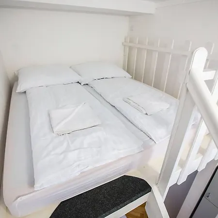 Centre Sunshine Bedroom Season 5