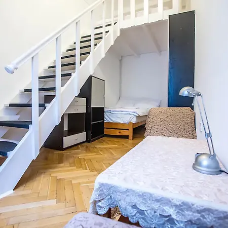 Centre Sunshine Bedroom Season 5 Apartment Budapest