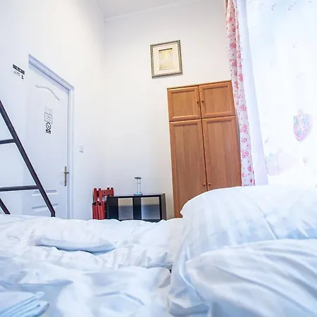 Centre Sunshine Bedroom Season 5 * Budapest