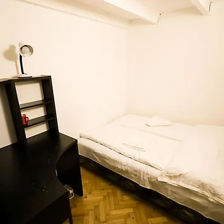 Centre Sunshine Bedroom Season 5 Budapeszt