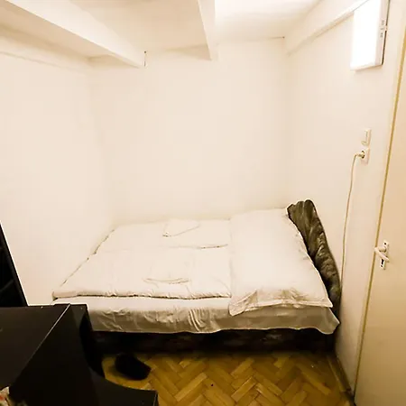Apartment Centre Sunshine Bedroom Season 5 *
