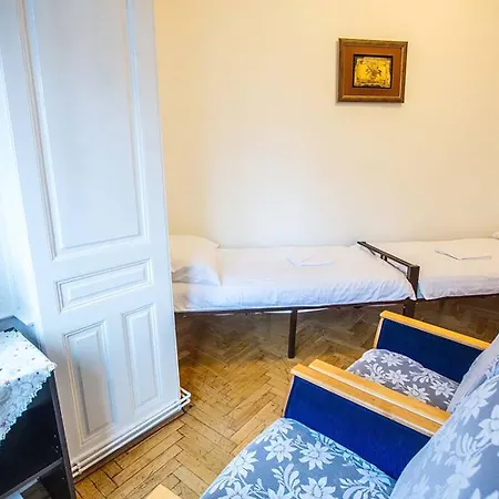 Centre Sunshine Bedroom Season 5 * Budapest
